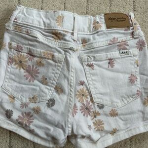 Abercrombie kids white shorts with flowers